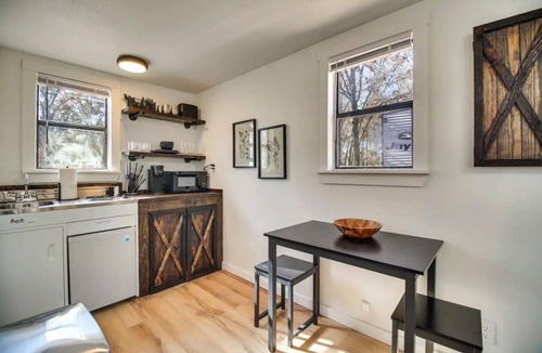 Gentry Cabin | Rustic Cabin! Close to Downtown Siloam Springs
