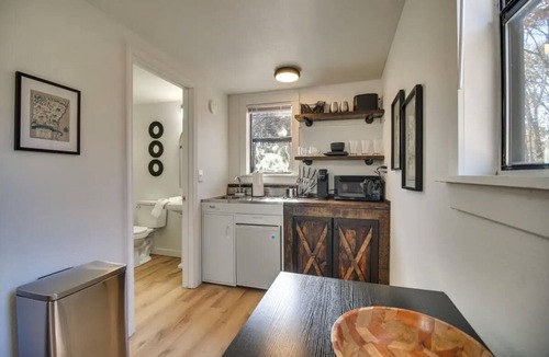 Gentry Cabin | Rustic Cabin! Close to Downtown Siloam Springs