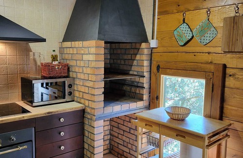 Pyrenees 2000 Apartment | Rustic Cabin for 8 People