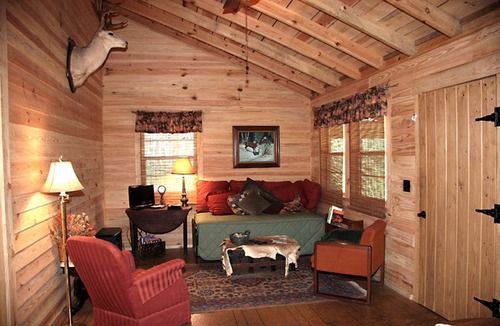 Kountze House | Rustic Cabin Getaway with Stunning Front Porch near Beaumont, Texas