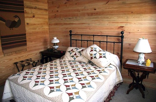 Kountze House | Rustic Cabin Getaway with Stunning Front Porch near Beaumont, Texas