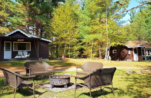 Wilmington Ski Chalet | Rustic Cabin in beautiful environment under Pine Trees