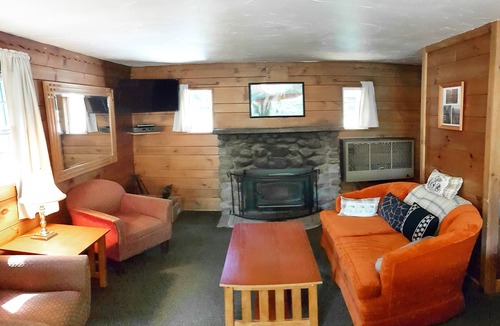 Wilmington Ski Chalet | Rustic Cabin in beautiful environment under Pine Trees