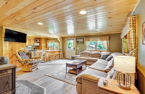 Walden Cabin | Rustic Cabin in West Danville w/Deck & Fire Pit!