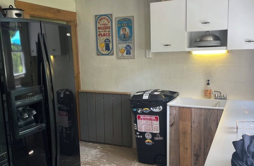 Eagle Rock Cabin | Rustic cabin located in Eagle Rock, Va. on Craigs Creek with plenty of perks.