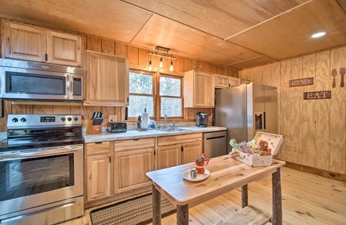 Ellijay Cabin | Rustic Cabin Near Carters Lake w/Private Hot Tub