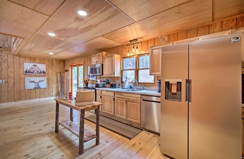 Ellijay Cabin | Rustic Cabin Near Carters Lake w/Private Hot Tub
