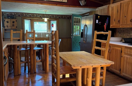 Redstar Cabin | Rustic cabin near New River Gorge.