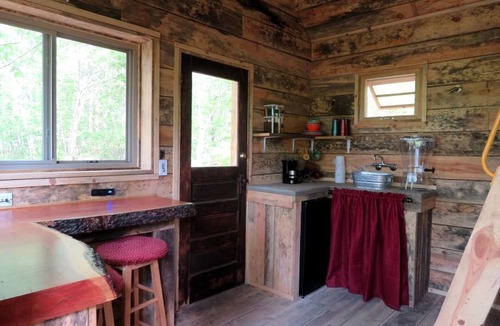 Hartshorn Cabin | Rustic Cabin Rental with Stunning Forest Views in the Ozarks, Missouri