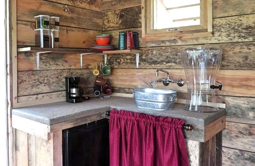 Hartshorn Cabin | Rustic Cabin Rental with Stunning Forest Views in the Ozarks, Missouri