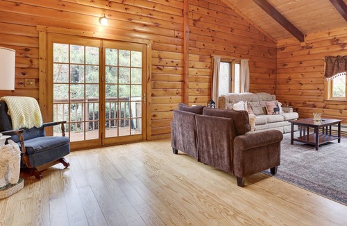 Mount Pocono Cabin | Rustic Cabin Retreat w