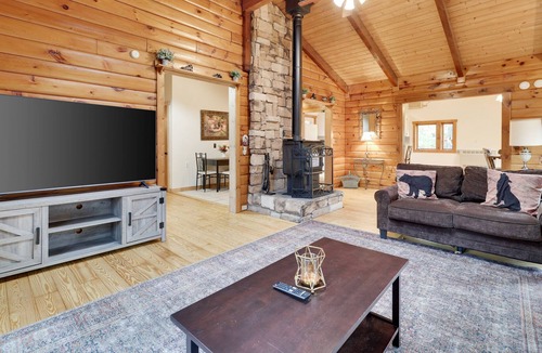 Mount Pocono Cabin | Rustic Cabin Retreat w