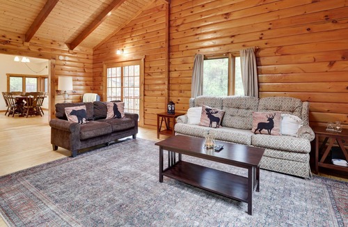 Mount Pocono Cabin | Rustic Cabin Retreat w
