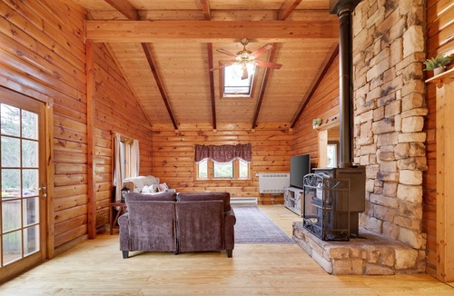 Mount Pocono Cabin | Rustic Cabin Retreat w