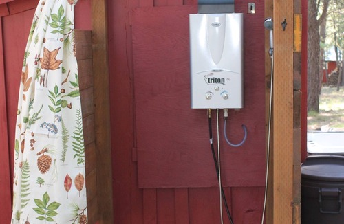 New Pine Creek Cabin | Rustic Cabin-"Squirrelville"