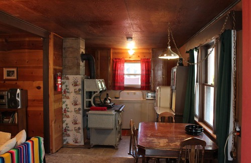 New Pine Creek Cabin | Rustic Cabin-"Squirrelville"