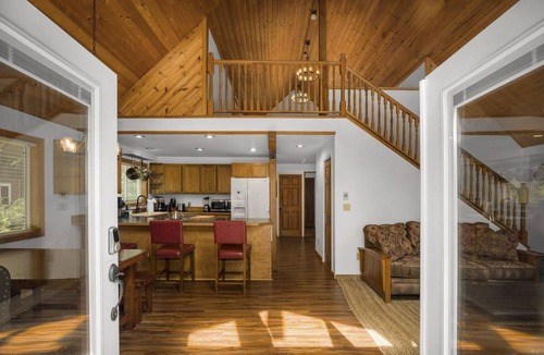 Skykomish Apartment | Rustic Cabin Stevens Pass Mount.-Adventures-HotTub