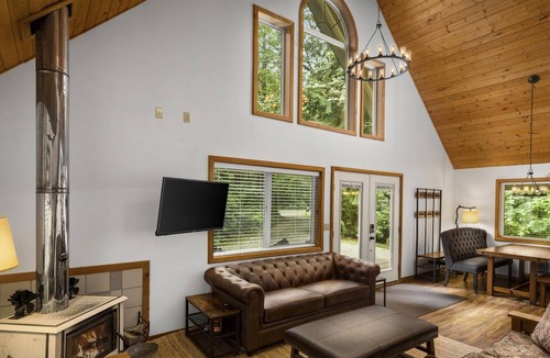 Skykomish Apartment | Rustic Cabin Stevens Pass Mount.-Adventures-HotTub