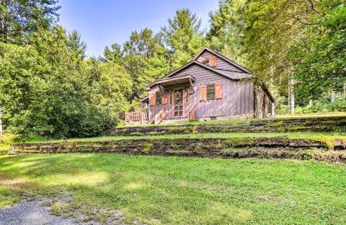 Ennice House | Rustic Cabin w/Patio & Pond on Blue Ridge Parkway