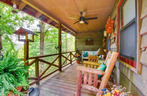 Wiley House | Rustic Cabin w/Porches: 8 Mi to Tallulah Gorge!