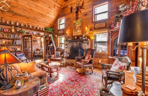 Wiley House | Rustic Cabin w/Porches: 8 Mi to Tallulah Gorge!