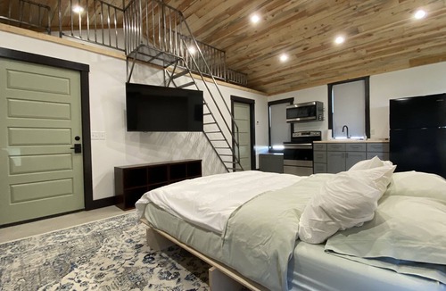 Burlington Cabin | Rustic cabin with Fiber internet