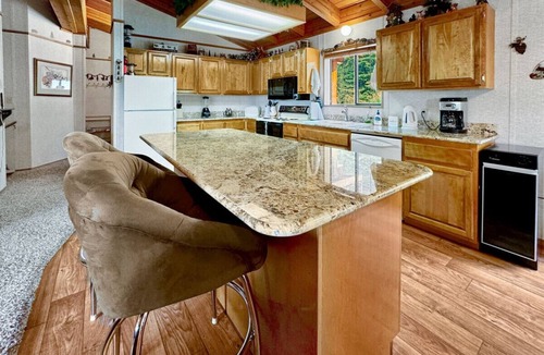 Cascade Cabin | Rustic Cabin with Modern Comforts!