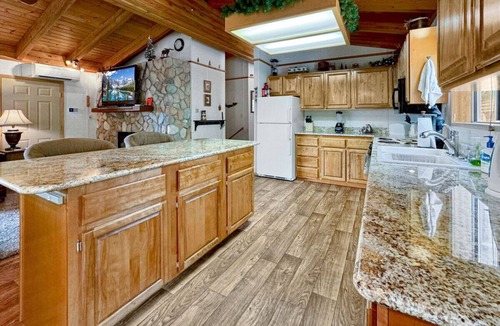 Cascade Cabin | Rustic Cabin with Modern Comforts!