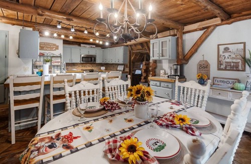 Rudy House | Rustic Cabin with Modern Comfort – The Cuddly Cow in Rudy, AR