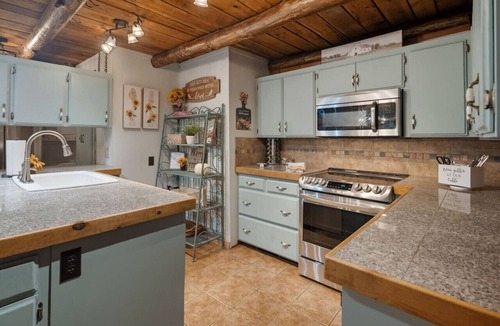 Rudy House | Rustic Cabin with Modern Comfort – The Cuddly Cow in Rudy, AR