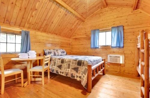 Bloomington House | Rustic Cabin with Pool Access