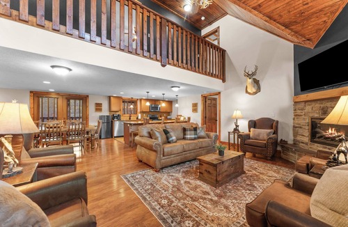 Reeds Spring Cabin | RUSTIC CABIN with 7 Master Suites! By Pool!