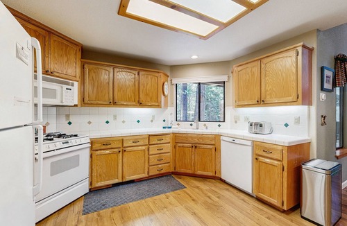 Granite Ridge House | Rustic cabin with WiFi, washer/dryer, multiple decks, & beautiful forest views