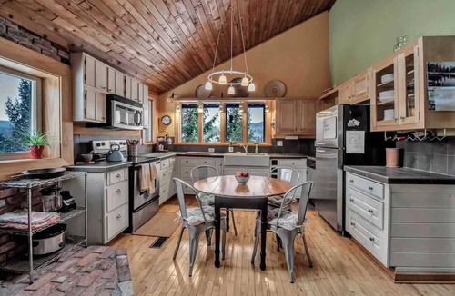 Great Valley House | Rustic Cabin, Wood Fireplace & Large Deck
