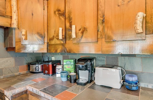 Caroga Lake Cottage | Rustic Caroga Lake Retreat: Fish, Hike & Ski!