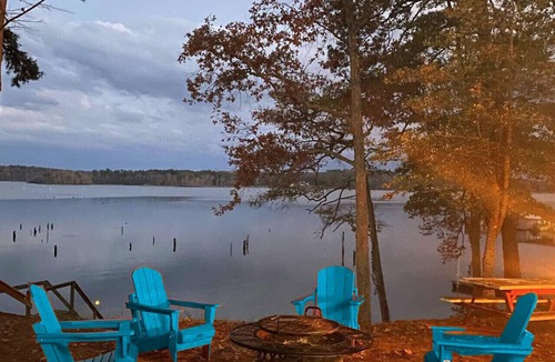 Hemphill Cabin | Rustic Cedar Waterfront Cabin 8 on Toledo Bend