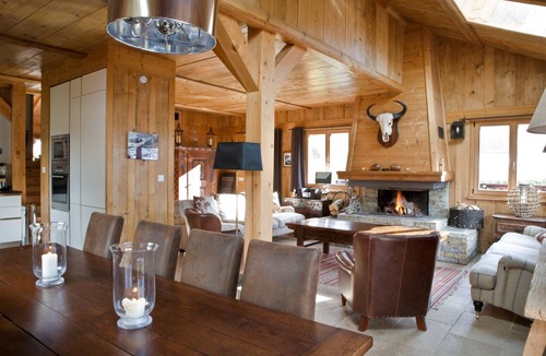 Les Praz-de-Chamonix Ski Chalet | Rustic Chalet with Hot Tub & Sauna