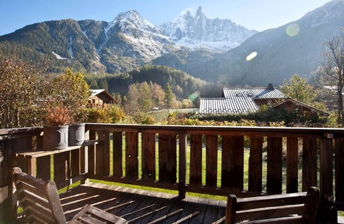 Les Praz-de-Chamonix Ski Chalet | Rustic Chalet with Hot Tub & Sauna