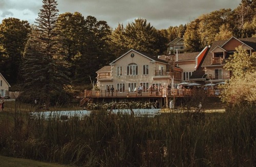 Cheneville Ski Chalet | Rustic chalet for 100 people