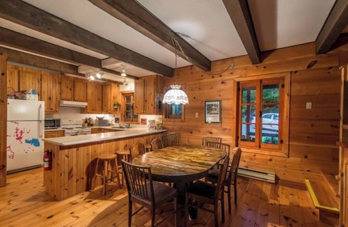 Saint-Faustin-Lac-Carre Cabin | Rustic chalet in Mont-Blanc, lakeside, 4 bedrooms