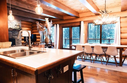 Saint-Faustin-Lac-Carre Ski Chalet | Rustic Chalet & Serenity in Mont Blanc