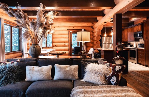 Saint-Faustin-Lac-Carre Ski Chalet | Rustic Chalet & Serenity in Mont Blanc