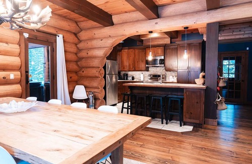 Saint-Faustin-Lac-Carre Ski Chalet | Rustic Chalet & Serenity in Mont Blanc