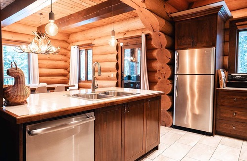 Saint-Faustin-Lac-Carre Ski Chalet | Rustic Chalet & Serenity in Mont Blanc