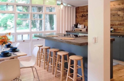 Val-des-Monts Ski Chalet | Rustic Charm & Cozy Comforts (Chalet sur Des campeurs)