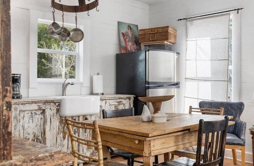 Warrenton House | Rustic Charm in our Quaint Round Top Farmhouse!