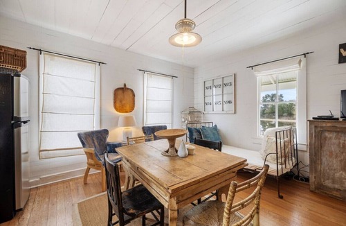 Warrenton House | Rustic Charm in our Quaint Round Top Farmhouse!