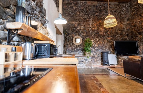 Riudarenes Apartment | Rustic Charm in Riudarenes