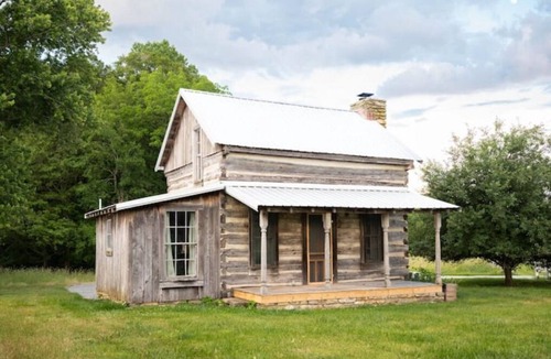 Cane Valley Cabin | Rustic Charm: Lake Cabin Getaway