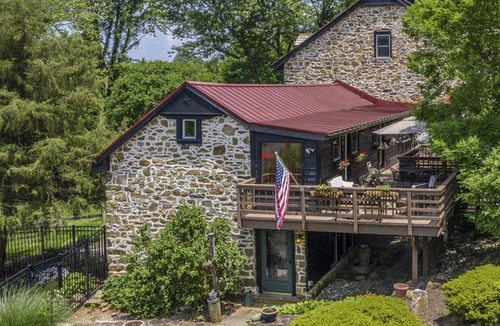 Blue Ridge Bed & Breakfast | Rustic Charm Meets Modern Comfort in Barn Loft Escape
